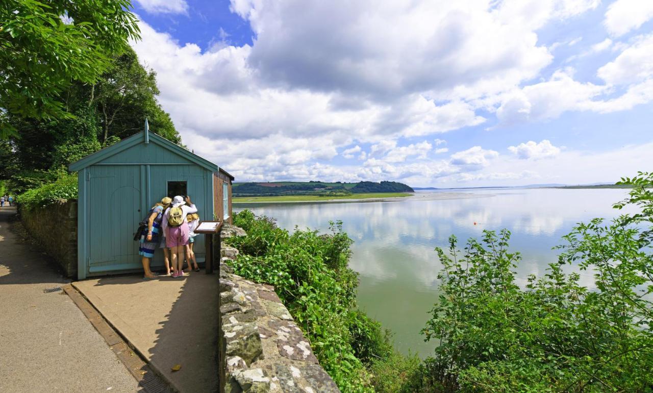 Rhif Un- Premium Cottage With Log Burner & Private Courtyard Laugharne Bagian luar foto